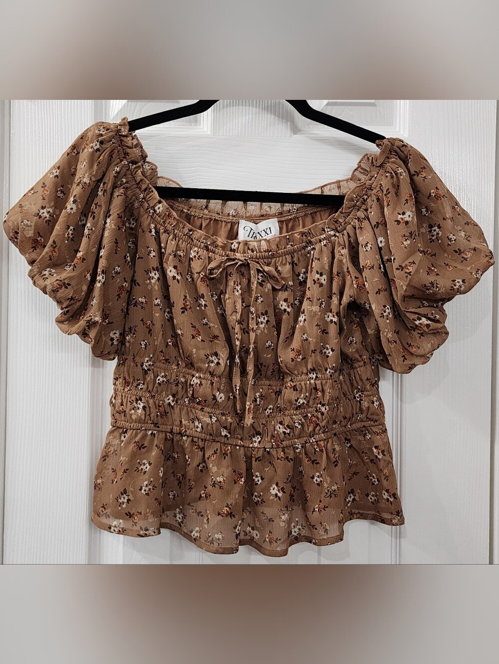 Brown Floral Peasant Top Size: Large